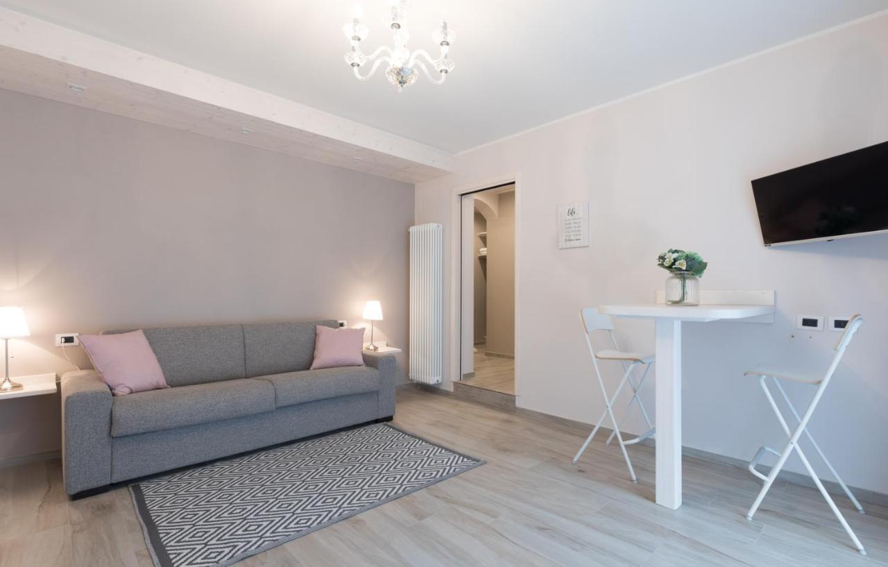 Residenza Conca Verde B&B La Suite Rogolo Luaran gambar